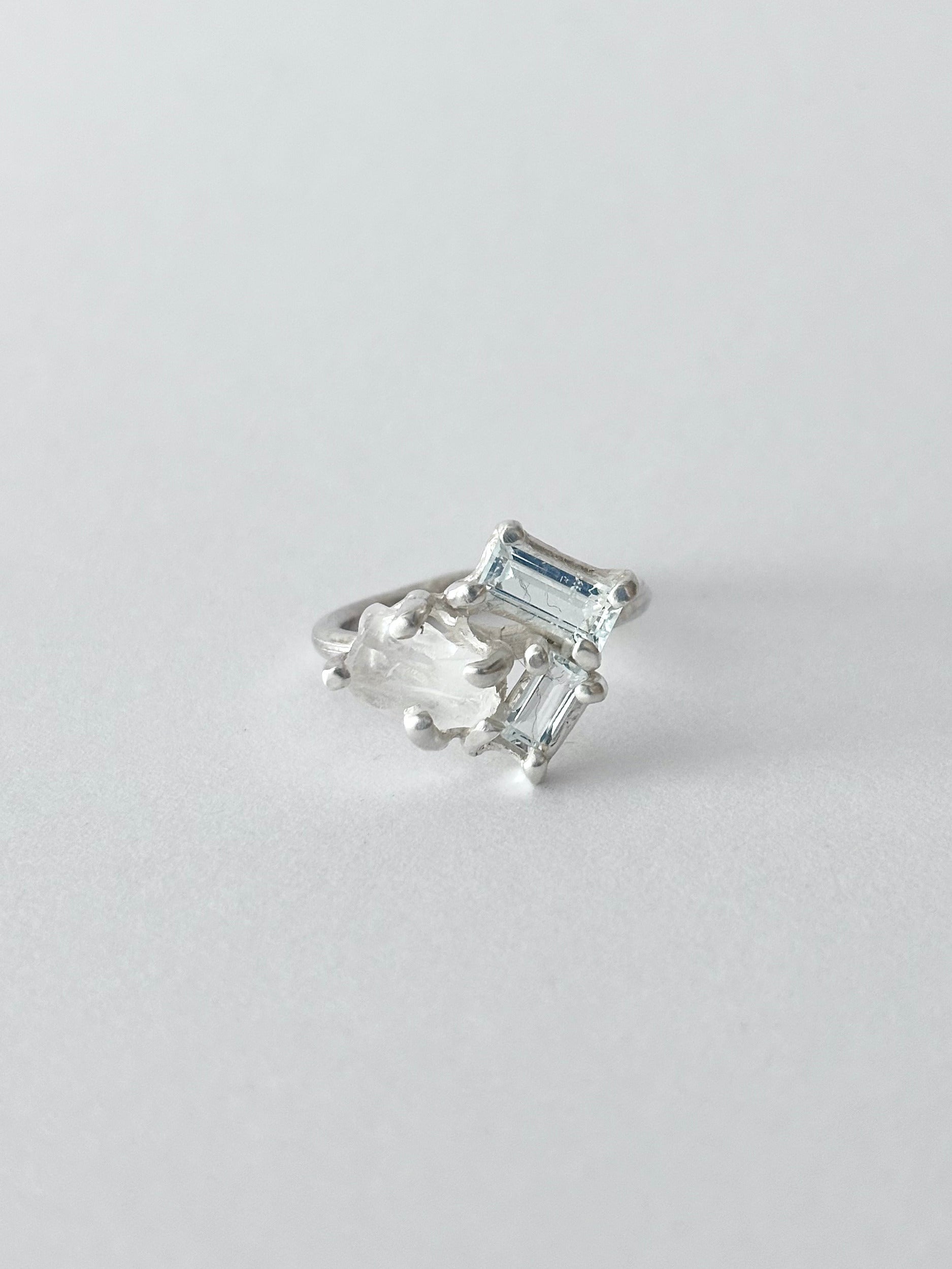 Ring white 01